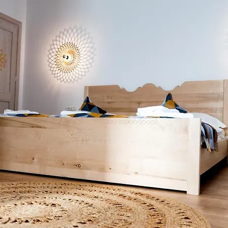 Bed & Breakfast Conacul Olarilor *