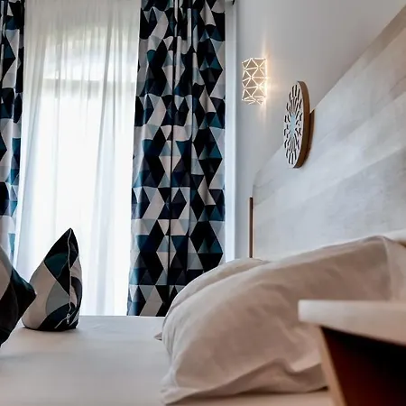 Conacul Olarilor Bed & Breakfast