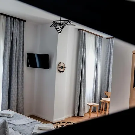 Bed & Breakfast Conacul Olarilor *