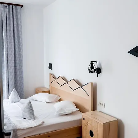 Conacul Olarilor Bed & Breakfast